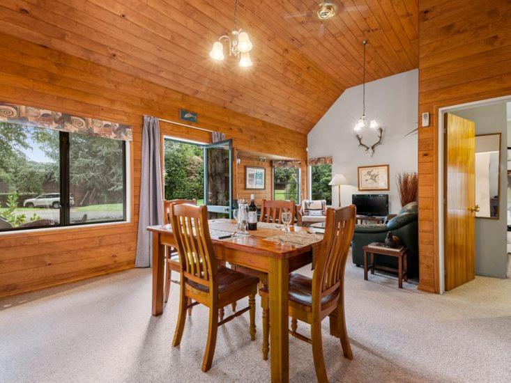 Tongariro Lodge Turangi Exterior photo